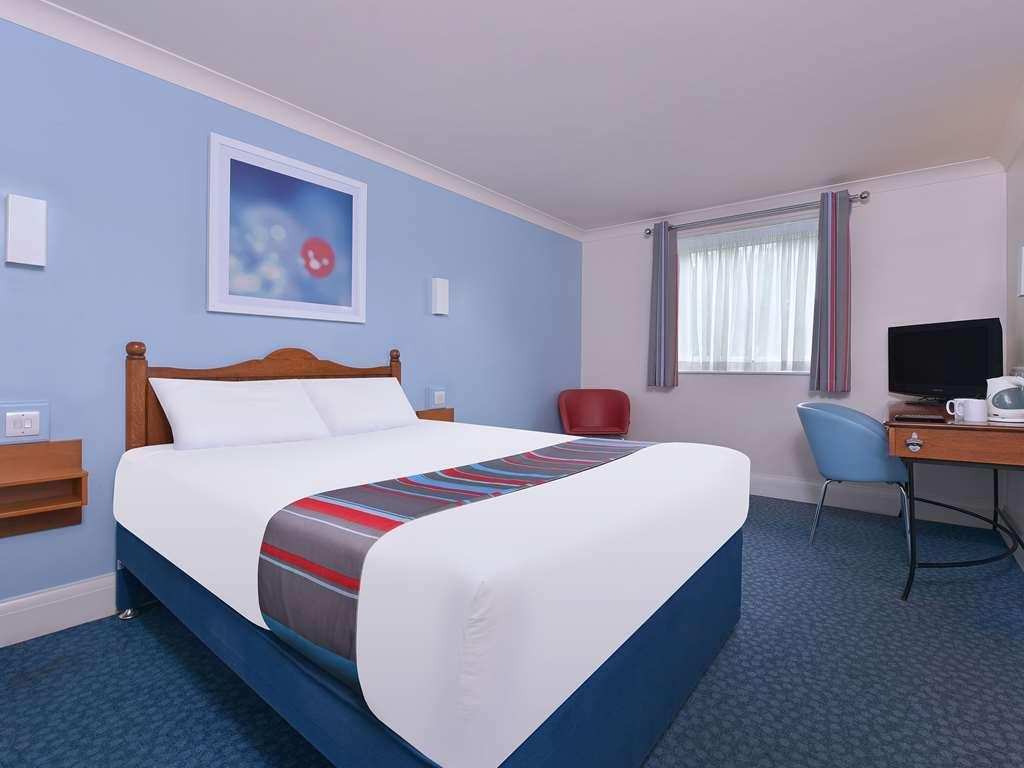 Travelodge Bedford Goldington Road Room photo